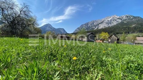 UNE RARETÉ QUE L’ON NE VERRA PAS SOUVENT !! RÉSIDENCE PRINCIPALE UNIQUEMENT ! Cette propriété rectangulaire d’environ 54 x 24 mètres est située dans un endroit ensoleillé avec vue sur la montagne dans la station climatique de Gröbming. Il est facilem...