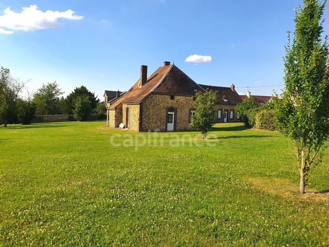 Venez découvrir cette fermette longère et son beau potentiel de 174 m², à finir de rénover, avec ses pierres et poutres apparentes. Rez-de-chaussée: - Séjour/cuisine avec cheminée - 1 chambre ou buanderie - WC séparé - Salon avec poêle à bois et port...