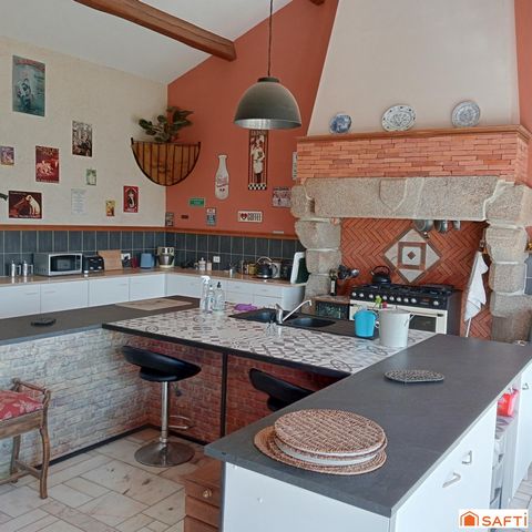 Character house built in 1705 and fully renovated in 2005, comprising: 1 large terrace off the living room, large room overlooking the kitchen/dining room, 4 large bedrooms including 2 with en-suite shower rooms, 3 wc, 1 bathroom with shower and spa ...