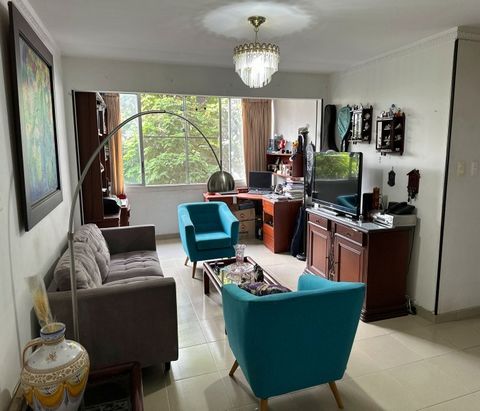 Beautiful 104 m2 apartment for sale, located on the third floor without elevator, in the quiet and strategic neighborhood of Cali, Cali. This spacious apartment is characterized by its excellent lighting and freshness, thanks to its surroundings surr...