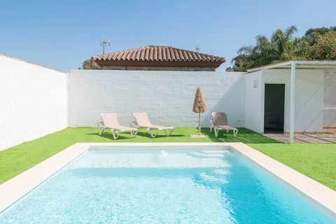 Outside the property you will find a private pool with dimensions of 7x5m and a constant depth range of 1.70m. You will also find a porch with a mobile barbecue where you can prepare some delicious dishes and chat with your companions. There is a bat...