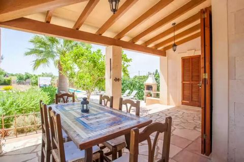 The private salt pool, measuring 11m x 5m and with a depth of between 0.5m and 2.2m, is the star of this house. On five sun loungers you will enjoy the Mallorcan sun, while the children play in the large garden. An outdoor shower is ideal for quickly...