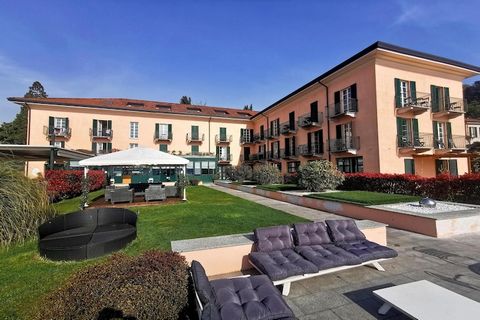 Komfortable und elegante Residenz nahe des Zentrums von Meina, direkt am Lago Maggiore. Sie bewohnen eine Ferienwohnung im Erdgeschoss und gemeinschaftlichem Garten, sowie seitlichem Seeblick. Die Anlage verfügt über einen Pool und eine Liegewiese, v...