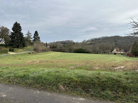 Come and discover this building plot with a surface area of 6773m2. This plot is ideally located on the edge of the commune of Lanquais, in a quiet area without many neighbours. This plot has many possibilities, so don't hesitate to contact us and we...