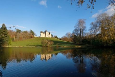 1 Stunde von der Porte Maillot entfernt, im Naturpark Vexin, befindet sich ein außergewöhnliches Schloss aus dem neunzehnten Jahrhundert, das teilweise unter Denkmalschutz steht und dem Architekten Eugène Viollet-le-Duc zugeschrieben wird, mit einer ...