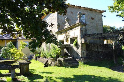 Casa do Pelourinho' ist ein schönes Ferienhaus auf dem Gelände der 'Quinta de Chão de Zil'. Das Anwesen hat einen monumentalen Eingang, der zu einem stattlichen Herrenhaus aus dem sechzehnten Jahrhundert führt. Auf dem Anwesen bewohnen Sie ein kleine...