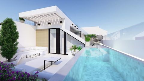 3 superbes maisons de ville de luxe dans la charmante vieille ville d'Estepona. Construit sur 4 étages avec un toit-terrasse et une piscine privée. À distance de marche de tout. Le rez-de-chaussée comprend un hall d'entrée, 2 chambres avec salles de ...