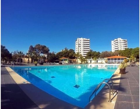 The studio is located on the 3rd floor of the Aparthotel Atlantic Alvor, a 2-minute walk from the beach. The property has a bedroom/living room, a fully equipped kitchenette, a bathroom, and a balcony. The studio has air conditioning, and the furnitu...