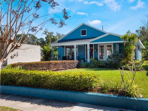 Welcome home to this beautifully renovated SoDo Bungalow, just south of Downtown Orlando and minutes to Delaney Park, top rated schools, shopping, dining, hospitals and more! Just a few steps from Wadeview Park, you will LOVE the charm of the home an...