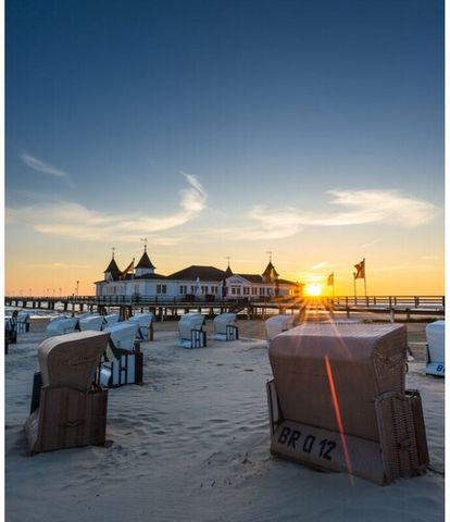 ¿Estás buscando un apartamento de vacaciones bellamente amueblado en Usedom? ¡Entonces aquí encontrarás el consejo privilegiado para tus próximas vacaciones!  El apartamento de vacaciones, galardonado con 4 estrellas DTV, está situado en la planta ba...