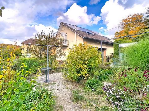 Maison individuelle traditionnelle avec double dalle béton, 102 m2 habitable et 115 m2 au sol environ , le tout édifiée sur 6,30 ares de terrain clos et arboré. Rez de chaussée avec séjour double, cuisine séparée aménagée et équipée, 1 chambre, et un...