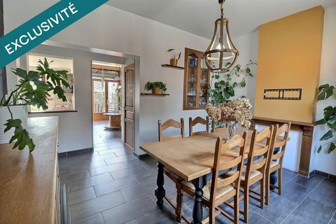 Maison mitoyenne de caractère en village, 3 chambres + 1 grenier, terrasse, jardin et garage. Belle prestation!