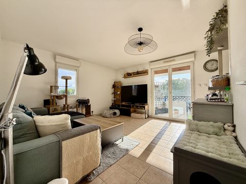 Appartement T3 avec terrasse couverte, 2 places de parking, piscine et terrain de tennis