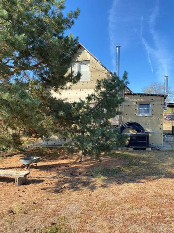 Дом блочный, двухэтажный. Утеплен. 85 кв. м. 5 комнат. Есть свет, вода. Газ по участку. Ухоженный участок. 15 соток. Сад. Деревья плодоносят. торг [#7680487#]