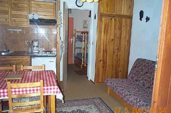 The Residence La Borgia is a small residence made up of 3 four storey buildings. It is in the Lay area of Les Contamines-Montjoie near the shops. The nearest ski lift is 160 m away. The centre of Les Contamines is 1.2 km away. Surface area : about 20...