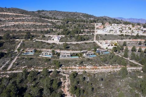 A 2 bedroom villa in Pedreguer, Costa Blanca, with mountain views, 12 km from the beach. This 101 sqm modern house project is located on a 750 sqm flat plot. The south-facing villa is located in a sunny and familiar urbanization just 2 km from Pedreg...