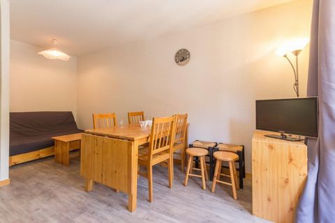 The Résidence le Tétras is located in the heart of the resort, at the foot of the Montchavin gondola and 100 m from the ski school. It is in the immediate vicinity of the village center and its shops. Surface area : about 35 m². 1st floor. Orientatio...