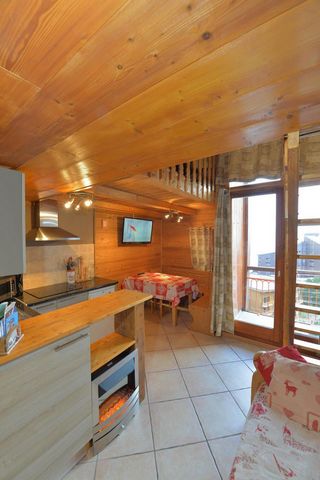 The residence Fond Blanc is situated in Les Arcs 2000 resort. It is located 100 m from the ski slopes, the village center and shops. The ski school is 200 m from the building. The residence has got a lift. Surface area : about 40 m² including 18 m² u...