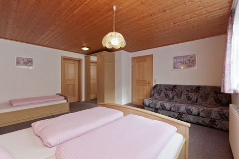 Este magnífico apartamento en Sankt Gallernkirch con terraza cuenta con 1 dormitorio para acomodar a 4 personas. Perfecto para un grupo o familia aventurero, este apartamento está cerca del autobús de esquí. Muchas instalaciones como restaurantes, ce...
