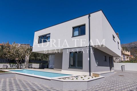 2 beautiful modern villas situated on a quiet location in Kaštel Kambelovac, only 300 m from the sea. Theirs exterior and interior architecture fascinates with simplicity and modern style. Villas are designed on two floors connected by the internal s...