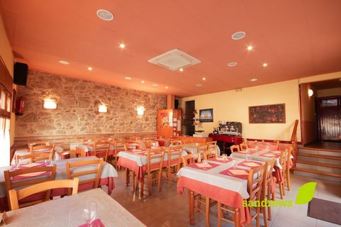 Restaurante con Hostal en la población del Alt Empordà a tan solo a 6 km de La Jonquera y a 21 km de Figueres, con una excelente ubicación y consta de 227 m2 construidos, en parcela de 167 m2. En planta baja disponemos del restaurante para 40 comensa...