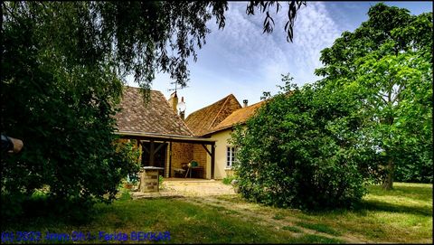 Exclusive mandate!!! Possibility of visit on 13/14/14 FEBRUARY 2023 This is the absolute charm for this farmhouse dating from 1906, with a living area of +204m2 and its 374m2 of outbuildings (Barn 268m2 and tobacco dryer 106m2, cellar ...,). Located ...