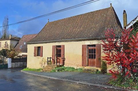 24170- Siorac in Périgord. Stone house to renovate of 97m². Price: 86000 euros (agency fees paid by the seller). Located in the heart of the Périgord Noir, 8 kms from St Cyprien and 25kms from Sarlat, in the village of Siorac and close to the Dordogn...