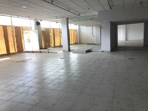 -Very negotiable price and facilities-- KGESTIONA real estate for companies R-Ai031 SELLS COMMERCIAL PREMISES WITH ENTRY AND EXIT OF VEHICLES (TRUCKS, BUSES) SMOKE OUTLET, FAÇADE WITH MANY METERS AND LARGE WINDOWS, ON MAIN AVENUE IN UNIVERSITY OF ELC...