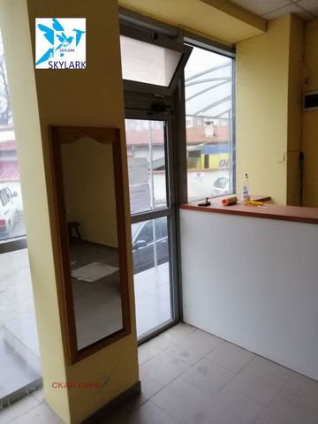 SKYLARK offers for sale a shop with a warehouse in a shopping complex, located in the ideal center of Velingrad. The shop has an area of 43 sq. m, there is a storage room with an area of 32 sq.m., with two toilets. The company offers for sale and / o...