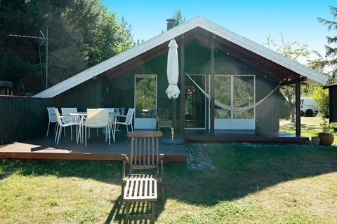 Holiday home with its own small lake located in quiet and peaceful surroundings very close to Kulhuse harbor with all its cosiness and charm. The house consists of an entrance hall and on each side of the entrance hall is a room with a double bed. Op...