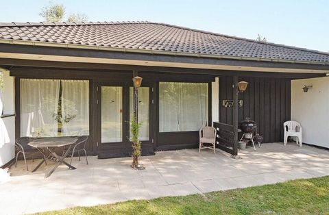 Ferienhaus bei Smidstrup Strand, wunderschön gelegen zwischen Rågeleje und Gilleleje, neben dem Kattegat. Das Ferienhaus verfügt über eine offene Küche mit Cerankochfeld, Backofen, Mikrowelle, Kühl-/Gefrierschrank und Geschirrspüler. Wohnzimmer mit H...