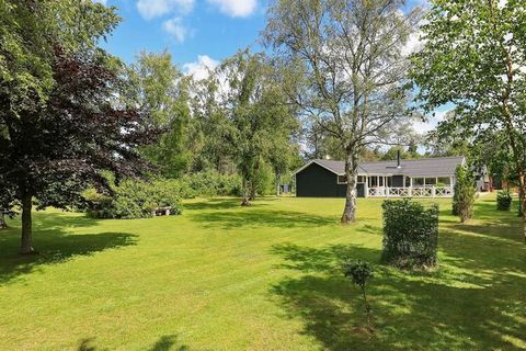 Cottage bien entretenu situé près du très attrayant Bratten Strand. La maison a été entièrement rénovée à l'extérieur en 2013 et dispose d'une salle de bain de 2005. La maison est bien meublée avec toutes les commodités dont vous avez besoin pour pas...