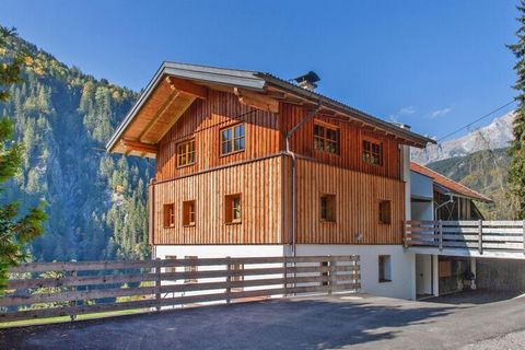 With a stunning view of the mountains: Rustic farm, newly renovated with great attention to detail. The courtyard houses the holiday apartments, which have become a comfortable holiday home thanks to their beautiful mix of modern and traditional elem...