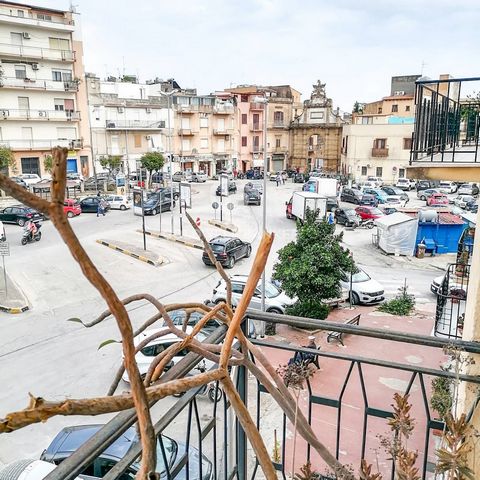 Overlooking one of the most characteristic squares of the historic center of Sciacca, Porta Palermo, we offer the sale of an impressive residential solution of about 165 square meters, located on the second floor of an elegant building but not equipp...