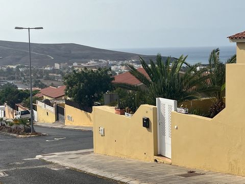 Advertisement for sale of an impressive stone villa with jacuzzi and sea view in Tarajalejo, with an option to buy giving 25%! Location: Tarajalejo, Fuerteventura, Canary Islands Property Type: Villa Characteristics: Exquisite stone chalet with 3 bed...