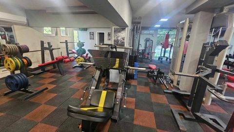 For sale a commercial premise within the town of Momchilgrad. The property has a total area of 218 sq.m. It currently functions as a gym. The premise is located on the ground floor and consists of a main hall, changing rooms and bathrooms. The main h...
