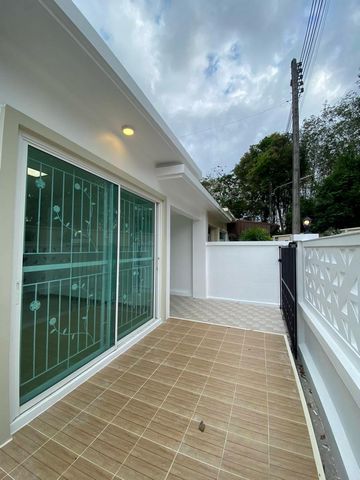 This townhouse, with recent renovations, is a hidden gem at a fantastic price! Nestled in a tranquil area with developed infrastructure, it's just a short 10-minute drive to both the airport and Nai Thon Beach. An excellent choice for comfortable liv...