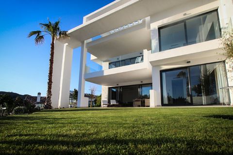 Located in Benahavís. Looking for a place to get away from the daily hustle and bustle? In a beautiful region on the Spanish Costa Del Sol, meet Atalaya Hills, a brand-new state-of-the-art project to contemporary standards where we offer a luxurious ...