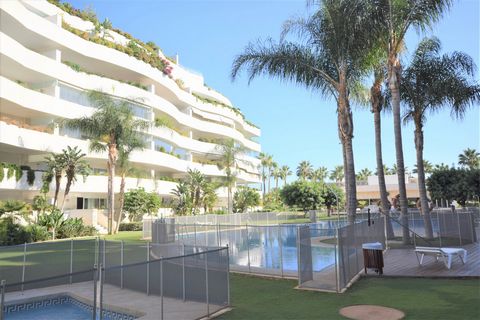 Located in Puerto Banús. Fantastic 2 bedroom apartment in gated community. A few meters. from the beach, Puerto Banus for its exclusive shops, malls and restaurants. This luxury apartment has a large living room with a beautiful terrace of approx. 50...