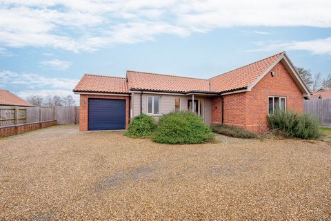 A stunning looking bungalow in immaculate order on this exclusive development in Guist.No. 3 The Glade is finished to the highest specification throughout with large windows offering wonderful natural light and all modern creature comforts. Air sourc...