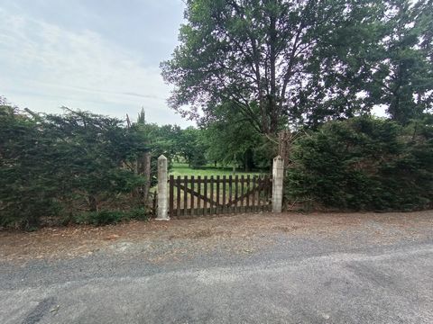 Very nice plot of land of 2 150 m2 with a positive planning certificate for the construction of a 100m2 house (with the possibility to make a new request for a bigger house) in a quiet area, in a dead end, close to the shops This plot of land is wood...