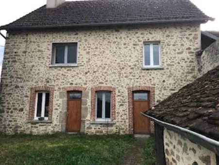 This property is in need of updating and is found in a convenient location in Mailhac Sur Benaize, literally a few minutes' drive to the nearest town of Saint Sulpice les Feuilles with all amenities. It is around 20 minutes drive to the La Souterrain...