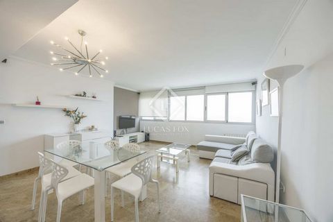 This luxury property is located in a residential building with a parking space, gym with sauna, swimming pool, playground and 24-hour security. It is located in the heart of the City of Arts and Sciences, near all services. The apartment consists of ...