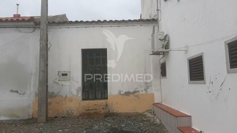 House for reconstruction in Alfundão. This villa with allocation to housing has 82m² of floor area and 439m² of total land area, for total reconstruction, located in Alfundão, municipality of Ferreira do Alentejo, a typical Alentejo village, where yo...