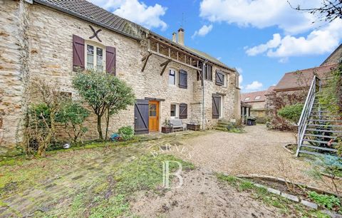 BARNES Yvelines is presenting, at the heart of the village of Feucherolles, near the church, this old semi with undeniable character spanning approximately 145m² (1,560 sq ft) on 404m² (4,348 sq ft) of land. Laid out as follows: - ground floor: hall ...