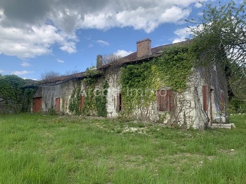 Set in dressed stones from the region of 'south Bergerac' to renovate completely with its house, barns and adjoining outbuildings. Stone house with barn to renovate. Barn with outbuildings in a state of ruin to renovate entirely. Plans have been made...