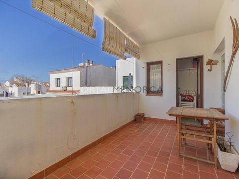 Discover this spectacular flat for sale in Sant Lluís! It is located on the second floor of a building without lift and is characterized by its large area of 142 m², which includes the back terrace of 18 m². The flat is distributed in four double bed...