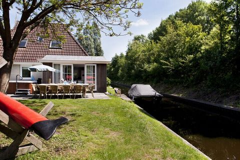 This detached, luxurious nautical family home has plenty of living space at the front and rear. It has a modern, attractive interior. The house also has a wonderful outdoor spa and sauna. You can stay here comfortably with family and friends. This ho...