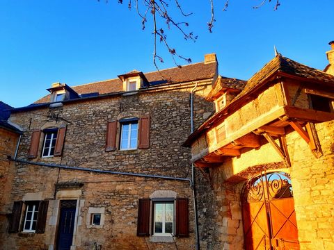 Espace Immo Aveyron offers you this character stone house with its inner courtyard and its majestic traditional Aveyron entrance porch on a rural hamlet in the commune of Salle-la-Source, around the Vallon de Marcillac and its hilly landscapes, betwe...
