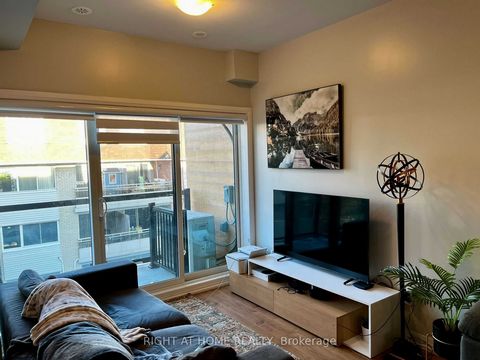 NO RENT INCREASE FOR 2 YERAS!!!! The Clarkson Urban Towns Is Only 2 Year Young Modern Community!! Featuring 2 Beds, 3 Baths, And 2 Balconies Overlooking A Western View Connecting You To The City You Love. Master Bedroom Features Ensuite & Walk In Clo...